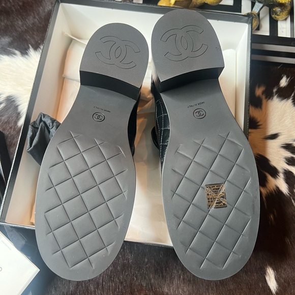 CHANEL Quilted Leather Turnlock Booties Rare size 42/11 - Picture 6 of 11